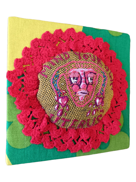 Mind Your Own Uterus - tekstiilitaideteos