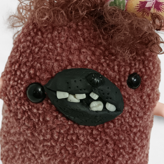 Iso-Tuulikki Hirviömaskotti