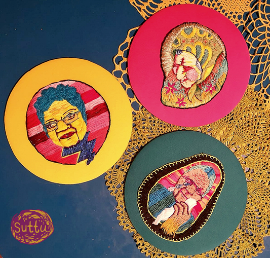 Esiäiti tekstiilitaideteos