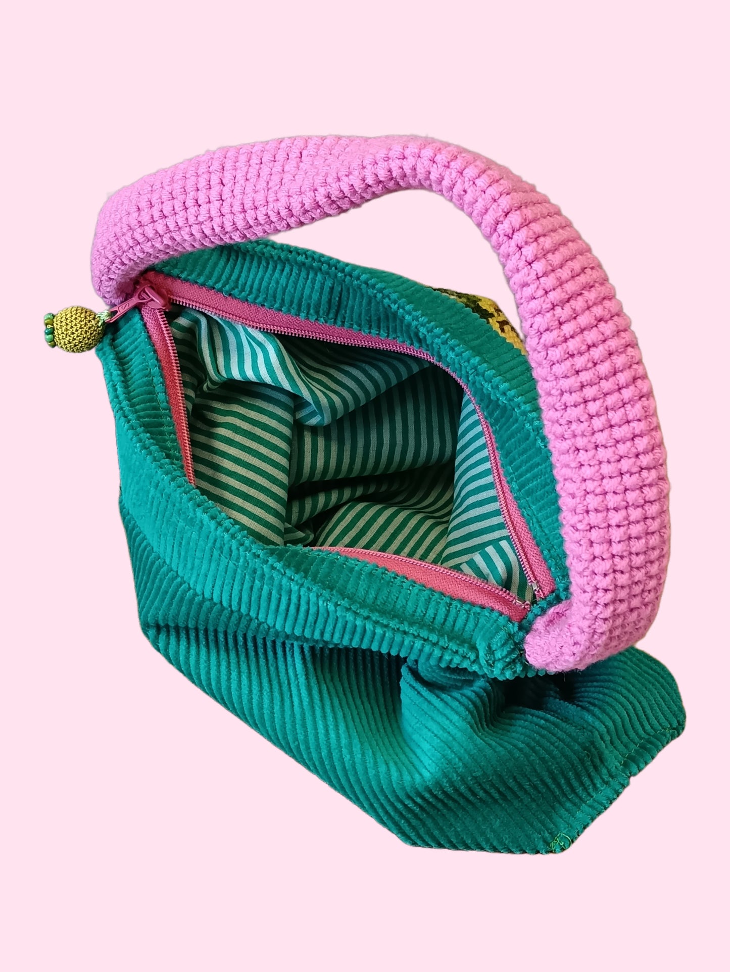 Pikkulaukku kierrätysmateriaaleista